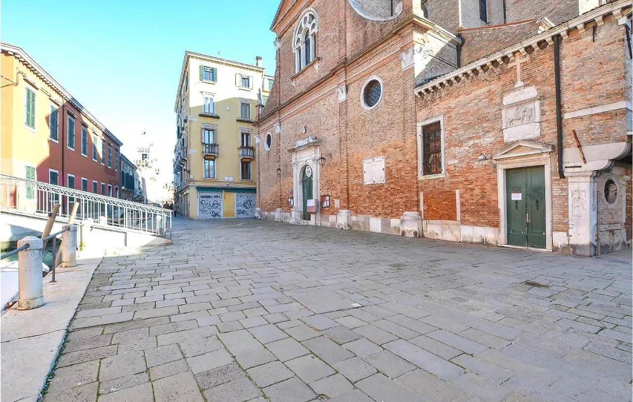 Stunning Apartment In Venezia With Kitchenette