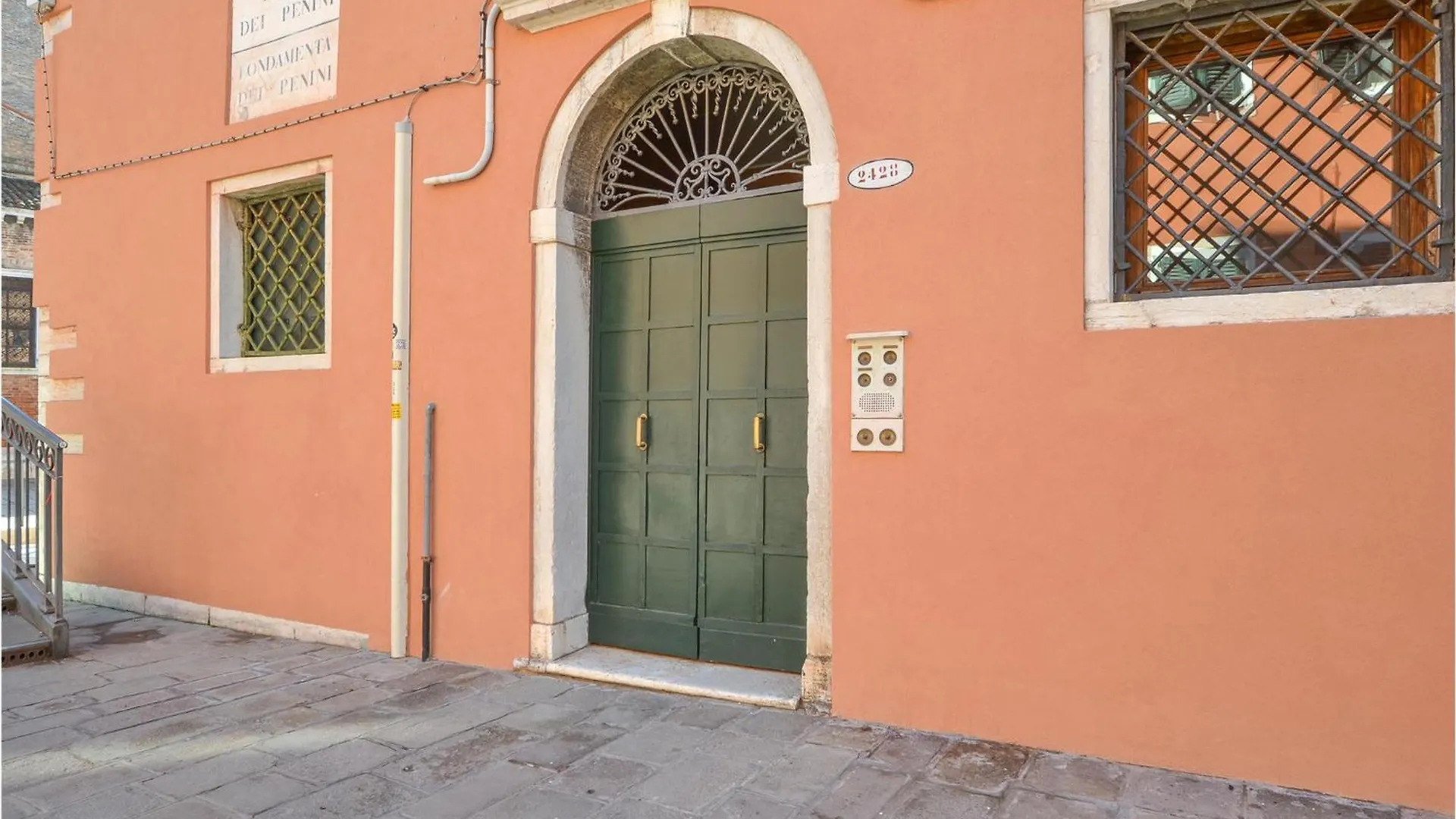 Stunning Apartment In Venezia With Kitchenette location